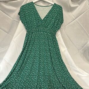 Amazon essentials really soft green floral maxi dress size md.